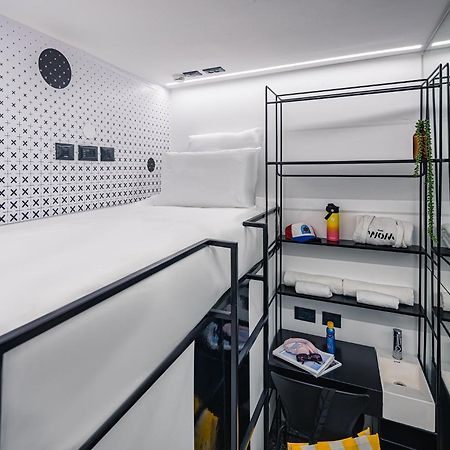 Wom Beach Pod Hotel - A Member Of Brown Hotels Tel Aviv Exteriör bild