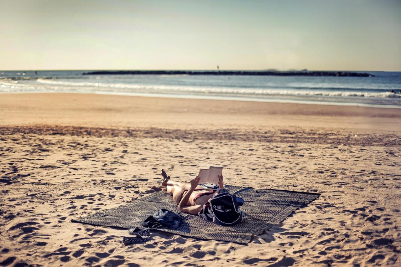 Wom Beach Pod Hotel - A Member Of Brown Hotels Tel Aviv Exteriör bild