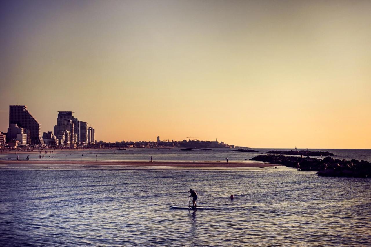 Wom Beach Pod Hotel - A Member Of Brown Hotels Tel Aviv Exteriör bild