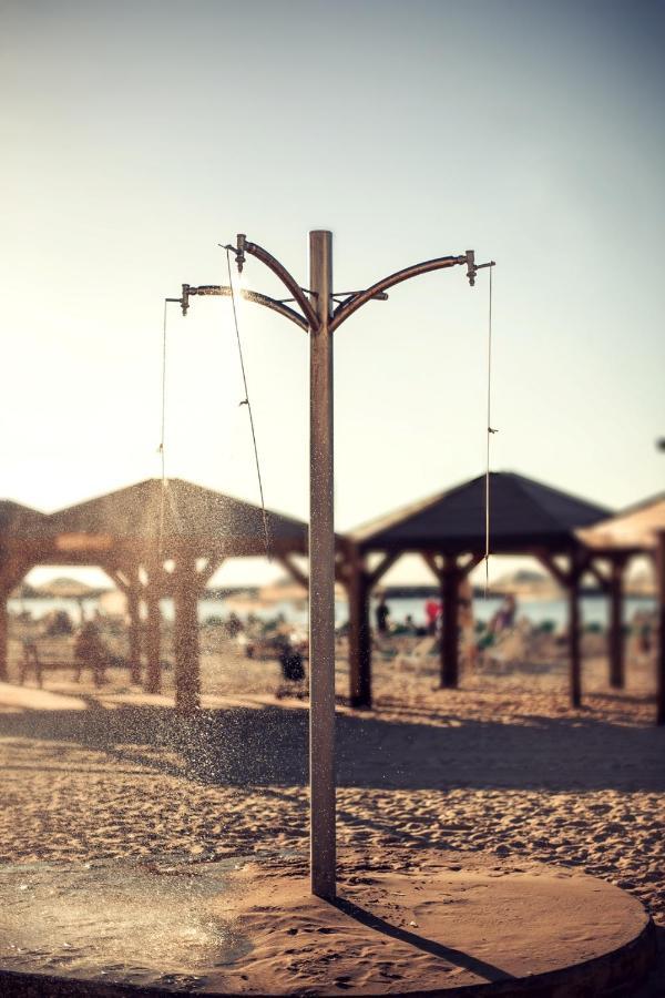 Wom Beach Pod Hotel - A Member Of Brown Hotels Tel Aviv Exteriör bild