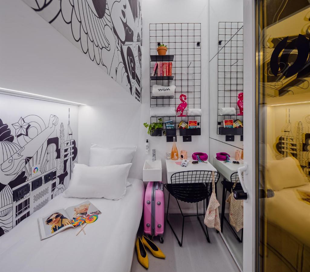 Wom Beach Pod Hotel - A Member Of Brown Hotels Tel Aviv Exteriör bild