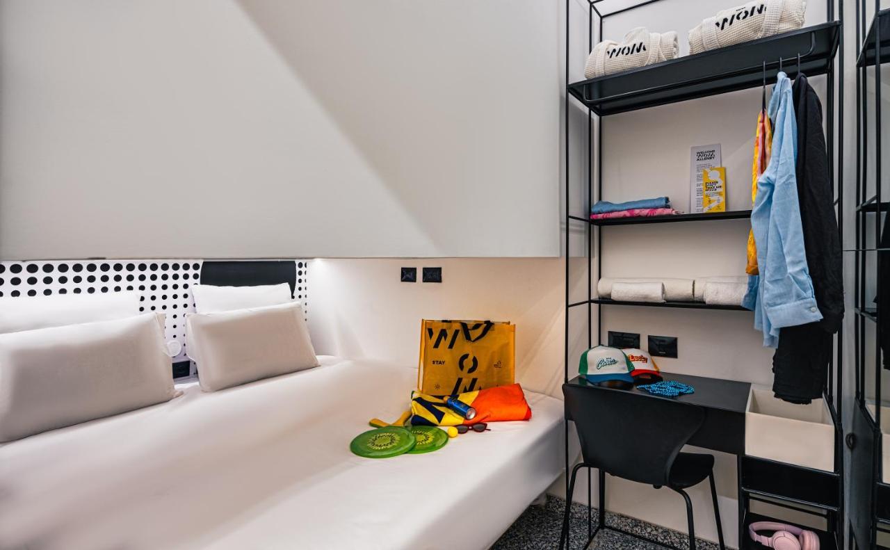 Wom Beach Pod Hotel - A Member Of Brown Hotels Tel Aviv Exteriör bild