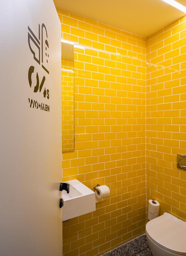 Wom Beach Pod Hotel - A Member Of Brown Hotels Tel Aviv Exteriör bild