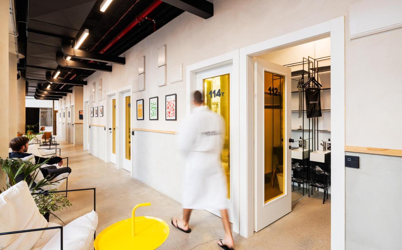 Wom Beach Pod Hotel - A Member Of Brown Hotels Tel Aviv Exteriör bild